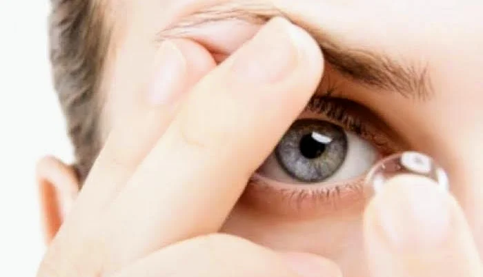 Kontaktlencsék és ápolószerek